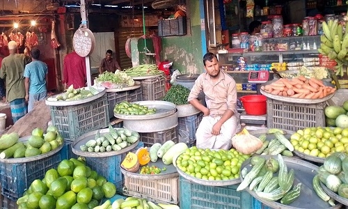 অস্থির বাজারে ‘স্বস্তি নেই’ক্রেতাদের