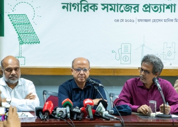 সৌর বিদ্যুৎ উৎপাদনের সরকারি পরিকল্পনা বাস্তবায়নে নানামুখী চ্যালেঞ্জ দেখছেন বিশেষজ্ঞরা