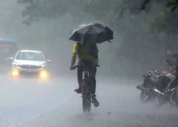 ৪ বিভাগে ‘অতি ভারী’ বর্ষণ, ১০ অঞ্চলে ঝড়