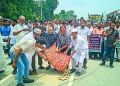 ভাড়া বৃদ্ধিতে ক্ষুব্ধ চাষিদের মহাসড়ক অবরোধ