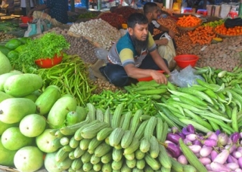 সবজির মোকাম বগুড়ায় কমছে না ‘সবজির দাম’