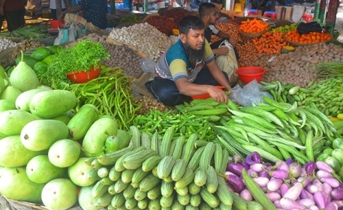সবজির মোকাম বগুড়ায় কমছে না ‘সবজির দাম’