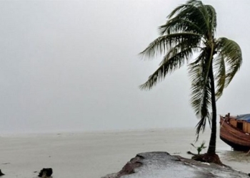 বিভিন্ন অঞ্চলে ঝড়ের শঙ্কা, নদীবন্দরে সতর্ক সংকেত