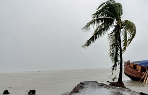 বিভিন্ন অঞ্চলে ঝড়ের শঙ্কা, নদীবন্দরে সতর্ক সংকেত