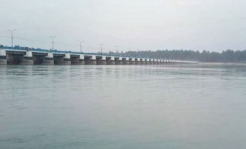 ভারী বৃষ্টিতে বন্যা পরিস্থিতির অবনতির আশঙ্কা