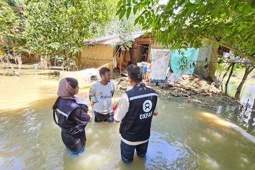 বন্যায় বিপর্যস্ত জনজীবন, জরুরি মানবিক সহায়তায় অক্সফ্যাম