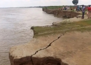 পদ্মার ‘ভয়াবহ’ ভাঙন; বিলীন শতাধিক একর আবাদি জমি