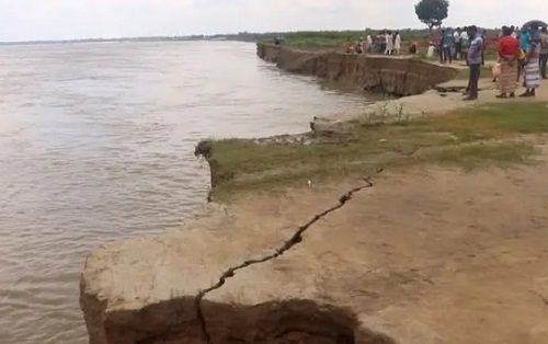পদ্মার ‘ভয়াবহ’ ভাঙন; বিলীন শতাধিক একর আবাদি জমি