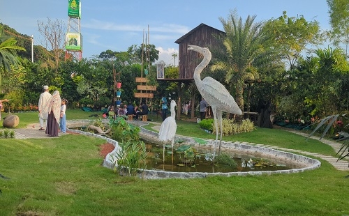 কংক্রিটের শহরে সবুজ তৈরির কারিগর রকিবুল